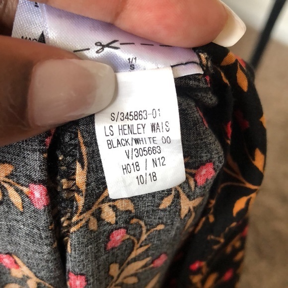 Old Navy Floral V-Neck Midi Dress - Picture 11 of 11